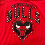 Nba NWT Womens Chicago Bulls Graphic Logo ❤️Tee  4 Her Sz Medium Photo 1