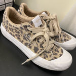 Rocket Dog  Cheery Canvas Sneakers for Women in Leopard Size 10 Photo 0