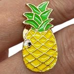 Cute Pineapple Enamel Pin with Googly Eye Gold Tone Tropical Fruit‎ .75" Tall Yellow Photo 4