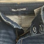 Wallflower Blue Denim Women's Roll Cuff Cotton Blend Stretch Jean Shorts Size undefined Photo 2
