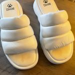COUGAR Women’s Sz 6 Julep Sandal Slides in White Photo 1