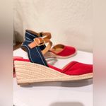 Tommy Hilfiger  Women's Nilsa Sandal Red And Tan Size 9.5  Wedges Close Toe Photo 1