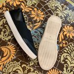 Kenneth Cole  WOMEN’S LEATHER SNEAKER Sz: 10 Photo 2