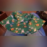 🩷Bucket Hat Unisex MXD Cocktail Co. Branded Hawaiian print with dog & drink Green Photo 2