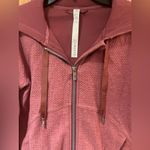 Lululemon  Catch‎ a Moment Zip Hoodie Sweatshirt in Heathered So Merlot Size 2 Photo 5