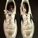 Skechers  White and Black Hotshot court Athletic Shoes Sz 7.5 Photo 1