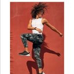 Athleta NWOT  Camo Contender 7/8 Legging Sz Xs Photo 2