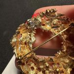 Signed ART Christmas Holiday Brooch Pin Gold Tone Rhinestone Wreath Red Enamel Photo 5