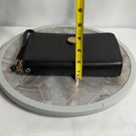 Source Unknown Black Pebbled Faux Leather Double Zip Wristlet Wallet Gold Medallion Logo Photo 5