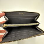 Salvatore Ferragamo -FERRAGAMO
Dark Gray Leather Zip Around Wallet Excellent condition. Photo 6