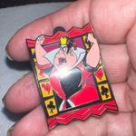 Disney  2015 pin Queen of Hearts Villain Alice in Wonderland playing card Photo 2