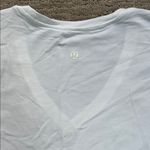 Lululemon  V-Neck Tee White Sz L Photo 4