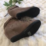 Wedged faux suede ankle boot Taupe with gold trim Size 6.5 Photo 3
