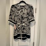 Violet+Claire NWT  Size M Black White Paisley Satin Tie Back Pullover Blouse Photo 6