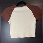 Two Tone Ribbed New York Baby Tee. EUC. Women’s size S. Photo 2