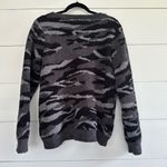 Barefoot Dreams  Camo Cozychic Super Soft Women’s Seaside Pullover Size Medium Photo 3