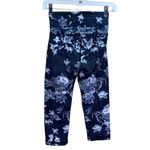 Old Navy  Active Floral Capri Workout Pants Size XS Photo 3