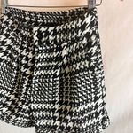 Houndstooth Textured  Shorts Photo 3