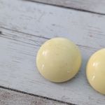 Vintage Clip On Earrings Light Yellow / Pastel Yellow Retro Photo 2