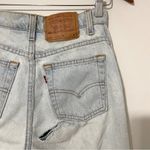 Levi's VTG Levi’s • high waisted light wash mom 550 jeans sz 0 / 25 Photo 4