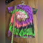 Gildan  Tie Dye Multicolored Print Shirt With Quote Be Kind Size S Photo 5
