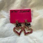 Betsey Johnson  heart earrings Photo 0