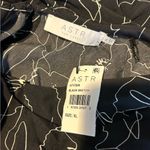 ASTR NWT Floral Black and White Long Sleeve Tie Neck Flowy Top Size XL Photo 7