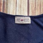 Free Kisses Womens Short Sleeve Scoop Neck Top Tee Navy Size Large Photo 11