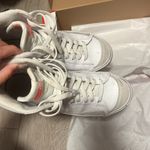 Nike blazers 6.5 boys youth/ women’s 7 Photo 3