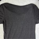 Piper by SmartPak Gray V-Neck Short Sleeve T-Shirt Photo 4