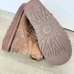 UGG  Women’s Classic Bootssize 7 Photo 4