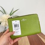 Coach NWT Leather Corner Zip Wristlet Photo 4