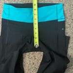 Lululemon  Water Bound Crops Black and Blue Tropics Size 4 Photo 13