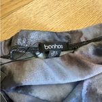 Boohoo  - Printed Onion Skin Drape Front Top & Maxi Skirt in Stone Blue & Purple Photo 2