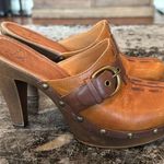 White Mountain  Brown Leather 3" Heeled Buckle Clogs Size 8 Photo 4