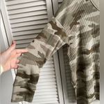 American Eagle AEO Waffle Thermal Split Hem Long Sleeve Shirt Medium Green Camo Photo 1
