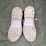 Converse  Lugged Hightops in olive green Photo 4