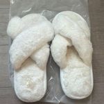 New White Fuzzy Bridesmaids Wedding Slippers Sz US 8 EUR 38 Photo 0