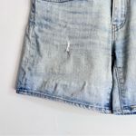 Levi's Levi’s Women’s Mid Length Mid Rise Light‎ Wash Distressed Denim Shorts Size 27 Photo 2