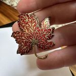 MMA Metropolitan Museum of Art Gold Tone Red Enamel Maple Leaf Pin Brooch 1985 Photo 4