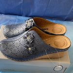 NWT GC Shoes
Women's Krista Perforated Flower Wedge
Mules Blue Size 7 Photo 5