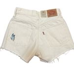 Levi's NWT  501 Light Stonewash Butterfly Shorts Size 24 Photo 3