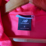 New Balance NWT  Women's Small Long Sleeve Full Zip Hooded Raincoat Jacket Pink Photo 7