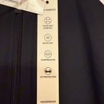 Good American  Black & White Athletic Zippered Crop Top NWT Size 5 (GA) Photo 3