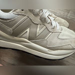 New Balance Intelligent Choice 57 40 Sneakers Casual Sneakers Beige White 9.5 Photo 3