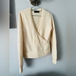 The Limited NICE PRETTY  sweater top💖🌷💗 Photo 3