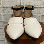 JG Women’s white and black faux leather buckle pointed toe dress shoes, Size 8.5 Photo 2