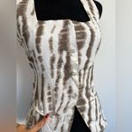 Vigoss Utility top in white and brown color. Photo 2