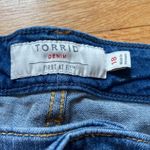 Torrid Denim Jean Shorts First At Fit Mid Wash 5 Inch Inseam Mid-Rise High Rise Photo 2