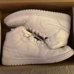 Nike Air Jordan 1 Mid Photo 0